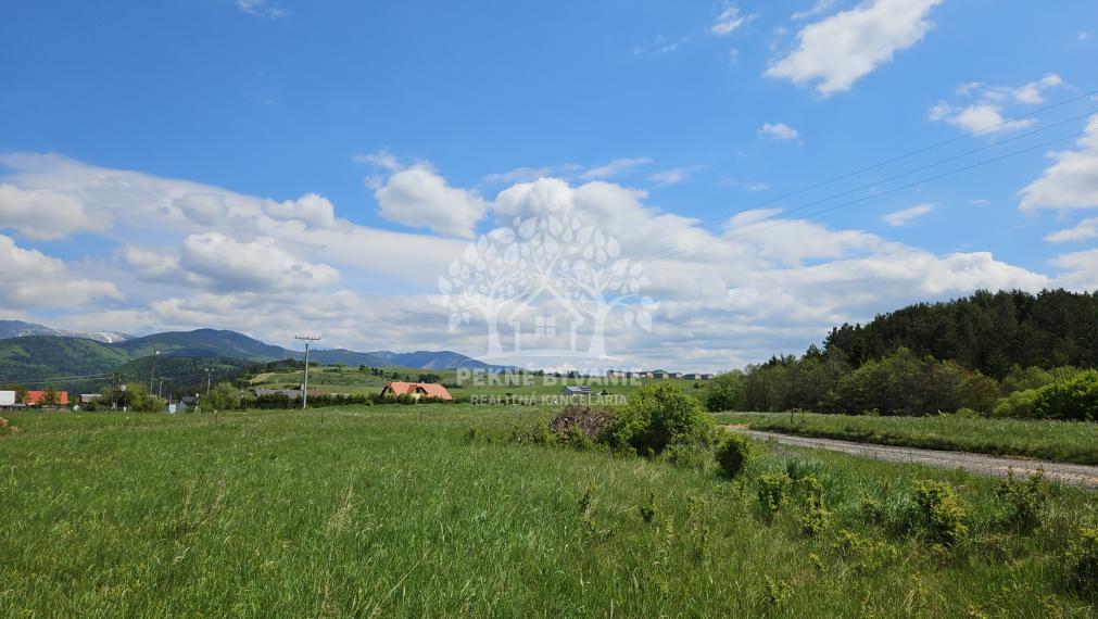NA PREDAJ: Slnečný pozemok 1000 m² pár minút od Krpáčova
