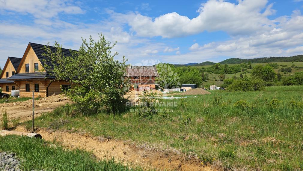 NA PREDAJ: Slnečný pozemok 1000 m² pár minút od Krpáčova