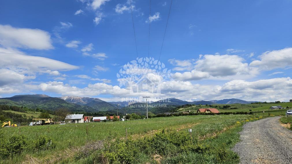 NA PREDAJ: Slnečný pozemok 1000 m² pár minút od Krpáčova