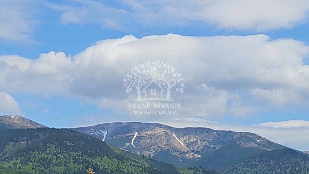 NA PREDAJ: Slnečný pozemok 1000 m² pár minút od Krpáčova