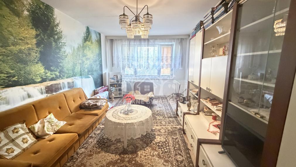 VEĽKÝ PRESVETLENÝ 2,5 IZBOVÝ BYT 64,62 M2 IDEÁLNE 5.POSCHODIE TOP LOKALITA DR.CLEMENTISA BREZNO