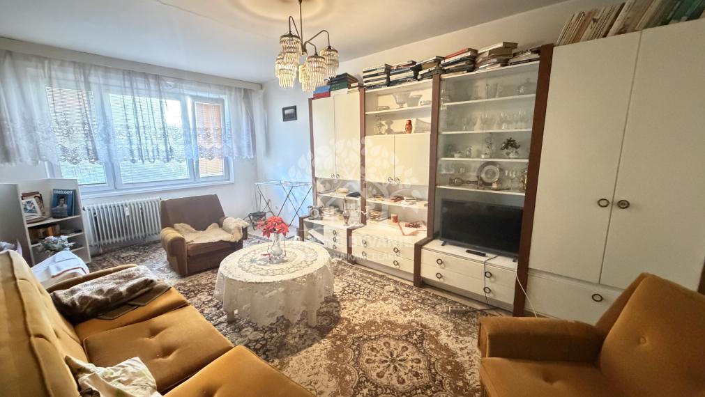 VEĽKÝ PRESVETLENÝ 2,5 IZBOVÝ BYT 64,62 M2 IDEÁLNE 5.POSCHODIE TOP LOKALITA DR.CLEMENTISA BREZNO