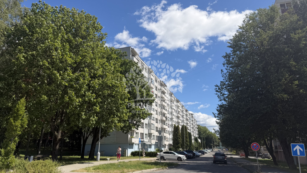 VÝRAZNÉ ZNÍŽENIE CENY!! VEĽKÝ PRESVETLENÝ 2,5 IZBOVÝ BYT 64,62 M2 IDEÁLNE 5.POSCHODIE TOP LOKALITA DR.CLEMENTISA BREZNO