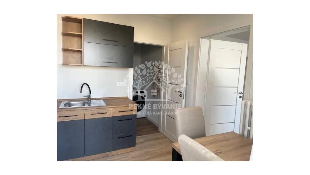 Na prenájom 1 izbový krásne a novo zrekonštruovaný byt s balkónom Brezno - Mazorníkovo
