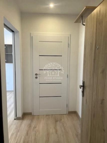 Na prenájom 1 izbový krásne a novo zrekonštruovaný byt s balkónom Brezno - Mazorníkovo