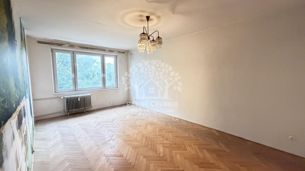 REZERVOVANÉ!! VEĽKÝ PRESVETLENÝ 2,5 IZBOVÝ BYT 64,62 M2 IDEÁLNE 5.POSCHODIE TOP LOKALITA DR.CLEMENTISA BREZNO