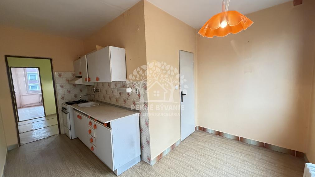 AKTULIZÁCIA CENY! VEĽKÝ PRESVETLENÝ 2,5 IZBOVÝ BYT 64,62 M2 IDEÁLNE 5.POSCHODIE TOP LOKALITA DR.CLEMENTISA BREZNO