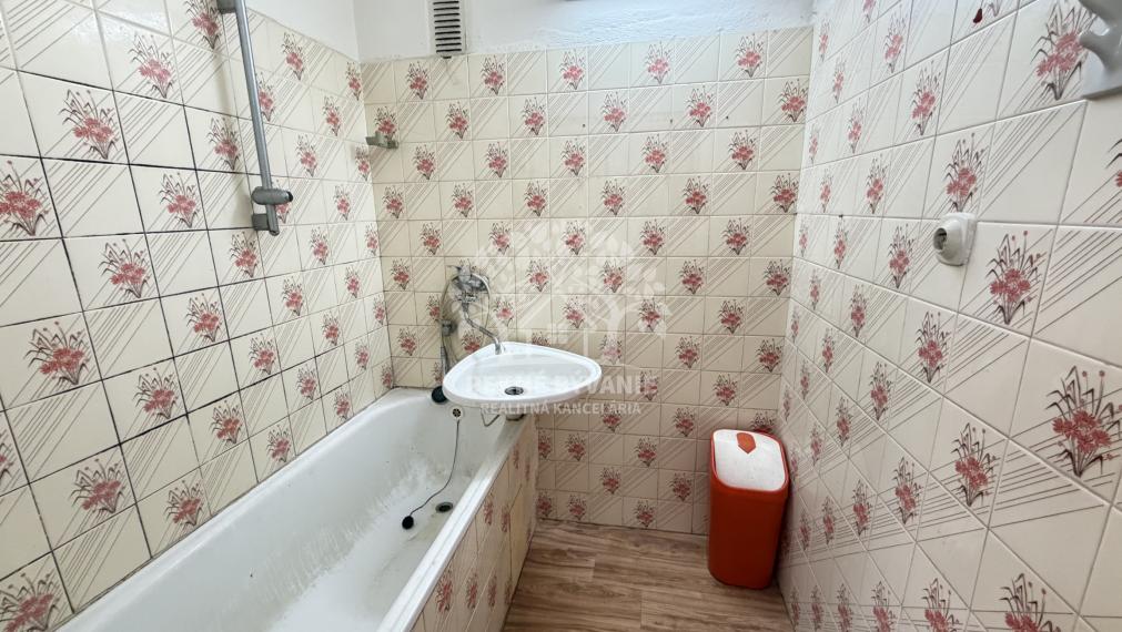 AKTULIZÁCIA CENY! VEĽKÝ PRESVETLENÝ 2,5 IZBOVÝ BYT 64,62 M2 IDEÁLNE 5.POSCHODIE TOP LOKALITA DR.CLEMENTISA BREZNO