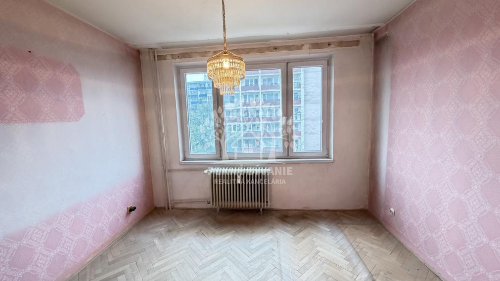 AKTULIZÁCIA CENY! VEĽKÝ PRESVETLENÝ 2,5 IZBOVÝ BYT 64,62 M2 IDEÁLNE 5.POSCHODIE TOP LOKALITA DR.CLEMENTISA BREZNO