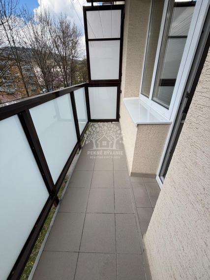 Na prenájom 3izbový zrekonštruovaný byt s balkónom v Brezne