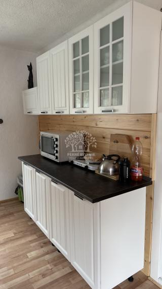 ZNÍŽENÁ SUMA-RODINNÝ DOM S KVALITNOU NOVOU STRECHOU-POHORELÁ