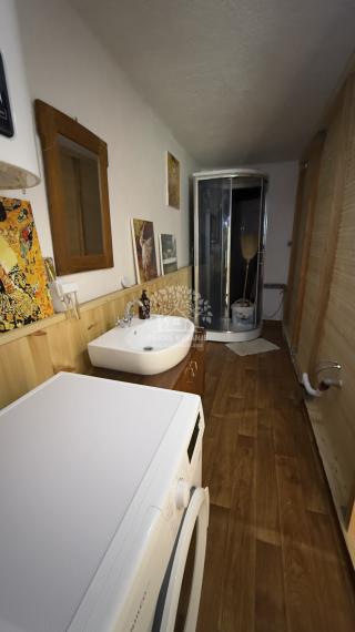 ZNÍŽENÁ SUMA-RODINNÝ DOM S KVALITNOU NOVOU STRECHOU-POHORELÁ