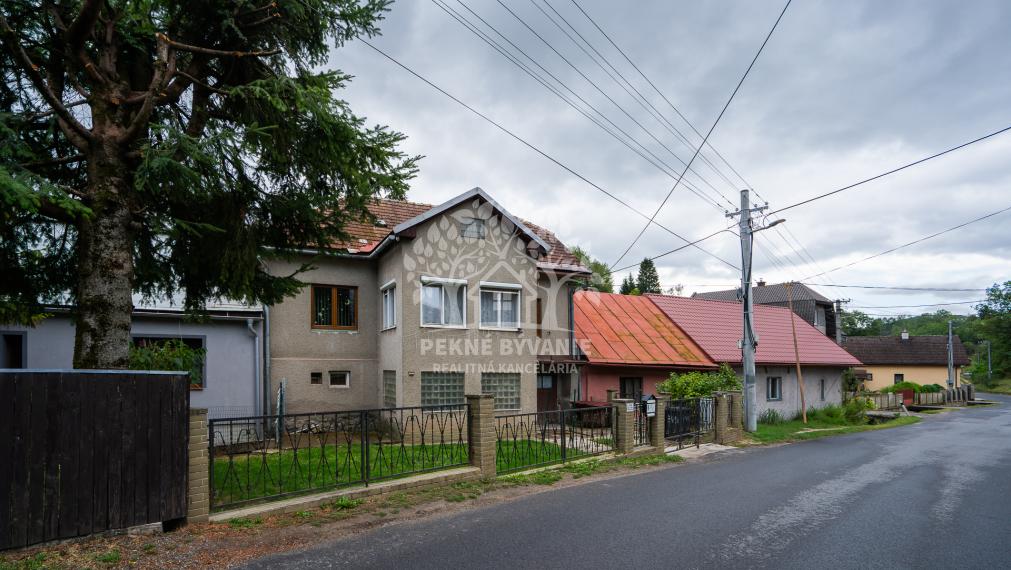 Dom s hotovým 3-izbovým bytom a terasou Horná Lehota