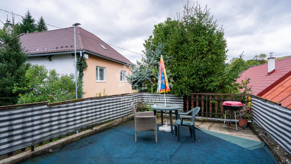 Dom s hotovým 3-izbovým bytom a terasou Horná Lehota