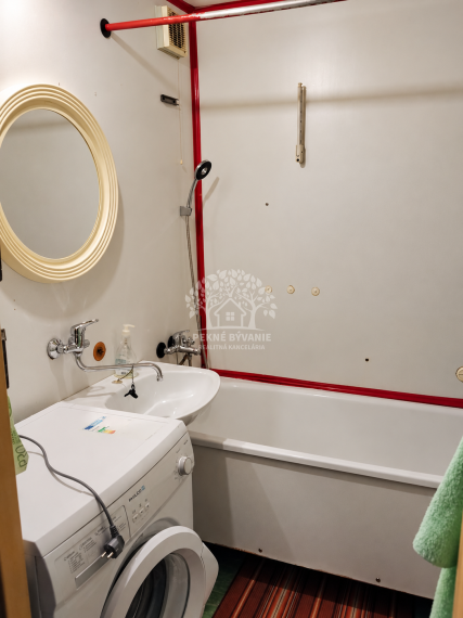 SLNEČNÝ 3-IZBOVÝ BYT S LOGGIOU | BREZNO  70 m²