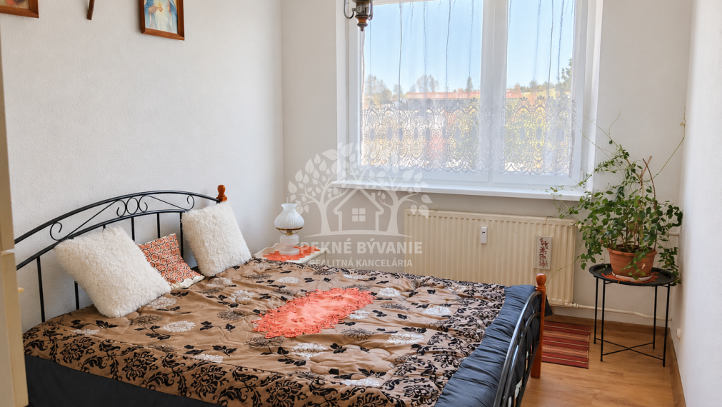 SLNEČNÝ 3-IZBOVÝ BYT S LOGGIOU | BREZNO  70 m²