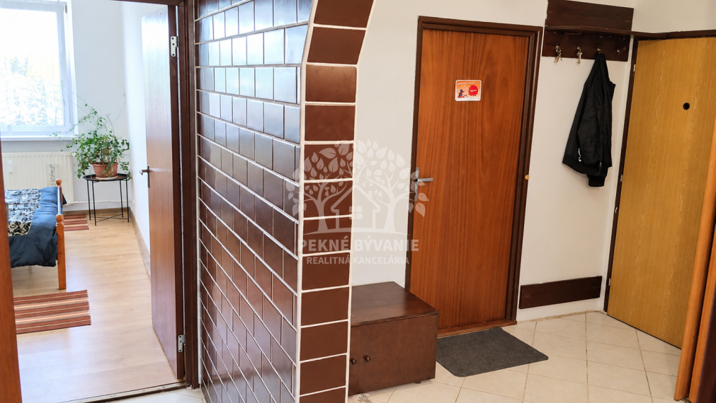 SLNEČNÝ 3-IZBOVÝ BYT S LOGGIOU | BREZNO  70 m²