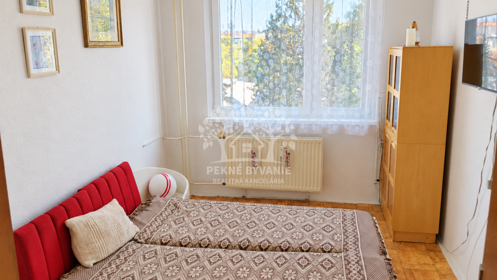 SLNEČNÝ 3-IZBOVÝ BYT S LOGGIOU | BREZNO  70 m²