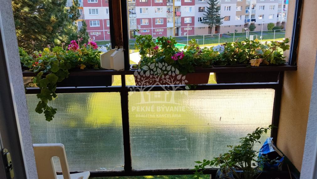 SLNEČNÝ 3-IZBOVÝ BYT S LOGGIOU | BREZNO  70 m²