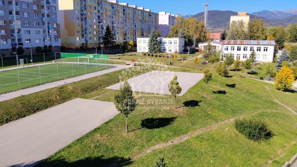 SLNEČNÝ 3-IZBOVÝ BYT S LOGGIOU | BREZNO  70 m²