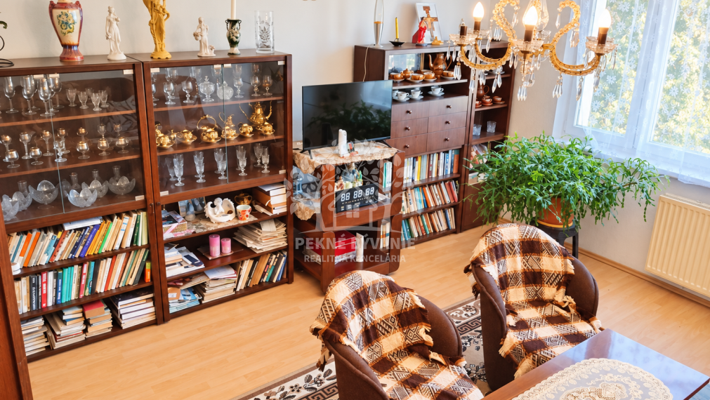 SLNEČNÝ 3-IZBOVÝ BYT S LOGGIOU | BREZNO  70 m²