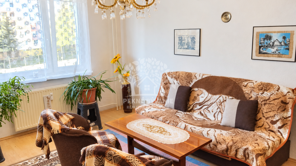 SLNEČNÝ 3-IZBOVÝ BYT S LOGGIOU | BREZNO  70 m²