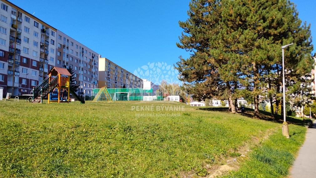 SLNEČNÝ 3-IZBOVÝ BYT S LOGGIOU | BREZNO  70 m²