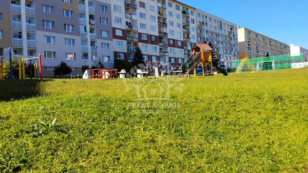 SLNEČNÝ 3-IZBOVÝ BYT S LOGGIOU | BREZNO  70 m²