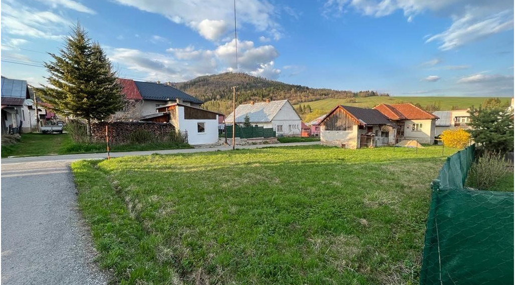 Na predaj pekný slnečný pozemok v obci Bacúch