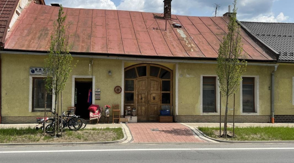 Predáme rodinný dom v centre Brezna s veľkým potenciálom-bývanie,garáže,priestory na podnikanie a prenájom