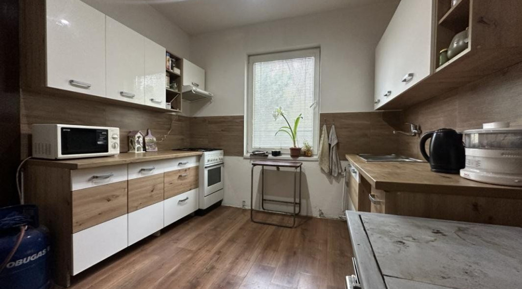 3 Izbový rodinný dom Brezno, polosamota, potôčik za domom,