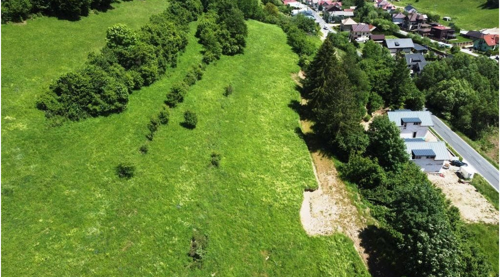 STAVEBNÝ POZEMOK SO STAVEBNÝM POVOLENÍM oproti VLEK 1112 M2