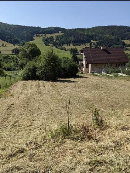 Výnimočný slnečný stavebný pozemok s krásnym výhľadom Beňuš