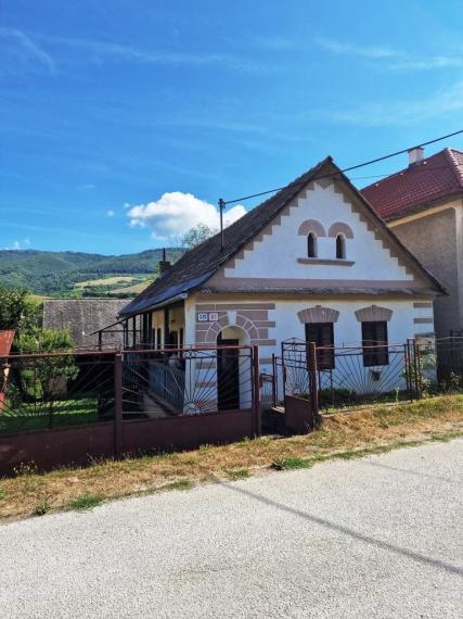 Malebný Rodinný dom v pokojnej obci Klenovec