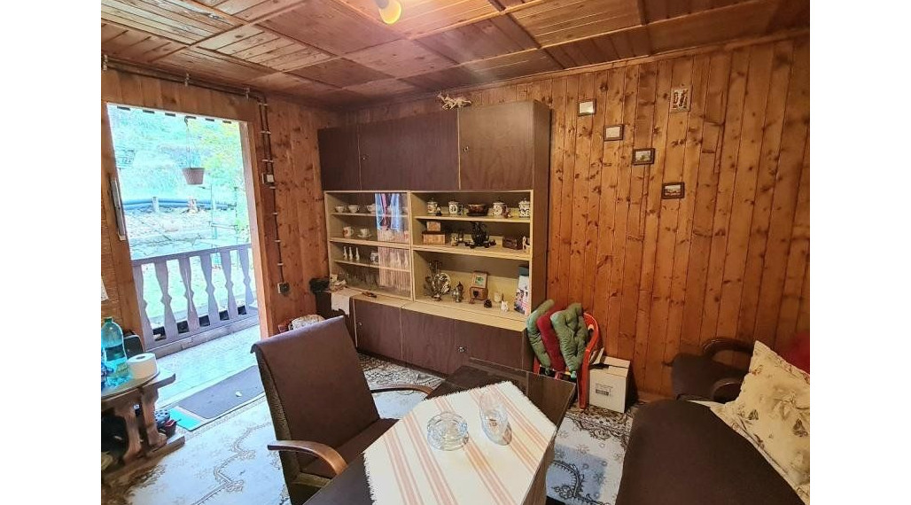 AKTUALIZOVANÁ CENA!! MUROVANÁ ZÁHRADNÁ CHATKA 3 IZBY PLUS KUCHYŇA REKONŠTRUOVANÁ ÚŽASNÉ VÝHĽADY, SLNEČNÁ ČASŤ-PADLIČKOVO-10 MINÚT OD MÝTA POD ĎUMBIEROM,POZEMOK 382 M2 ASF.PRÍST.CESTOU