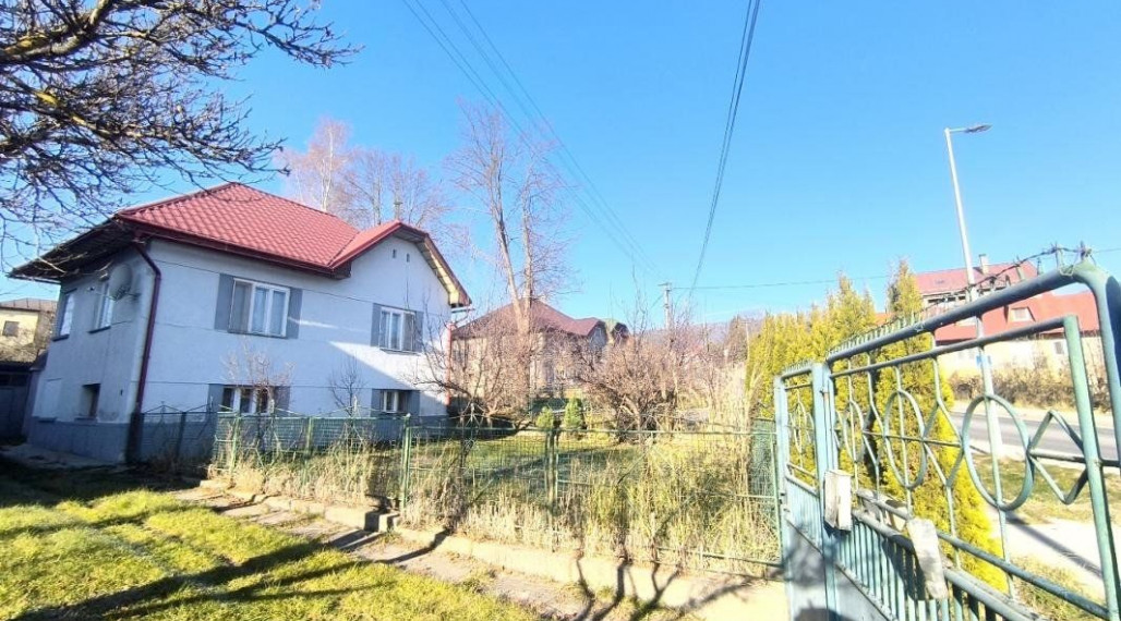 RODINNÝ DOM SO SAUNOU GARÁŽOU VONKAJŠÍM A VNÚTORNÝM KRBOM,DOMČEKOM PRE DETI POLOMKA HOREHRONIE V BLÍZKOSTI LYŽIARSKEHO VLEKU