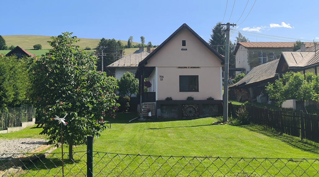 JEDINEČNÁ PONUKA! NÁDHERNÁ CHALUPA /RD/ VKUSNE ZARIADENÁ V RETRO ŠTÝLE SO STAROŽITNÝM NÁBYTKOM S PRVKAMI MODERNY KOMPLET ZREKONŠTRUOVANÁ