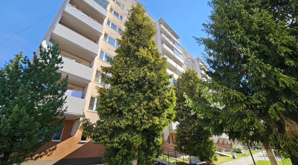 PREDAJ: slnečný 3i byt 84m2 v centre Brezna