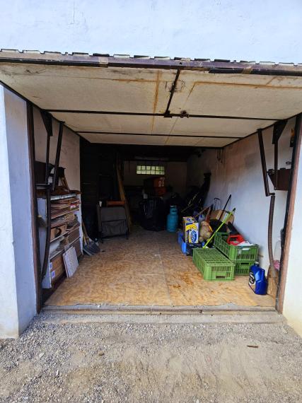 PREDANÉ: murovaná garáž 19m2 s elektrinou v Brezne