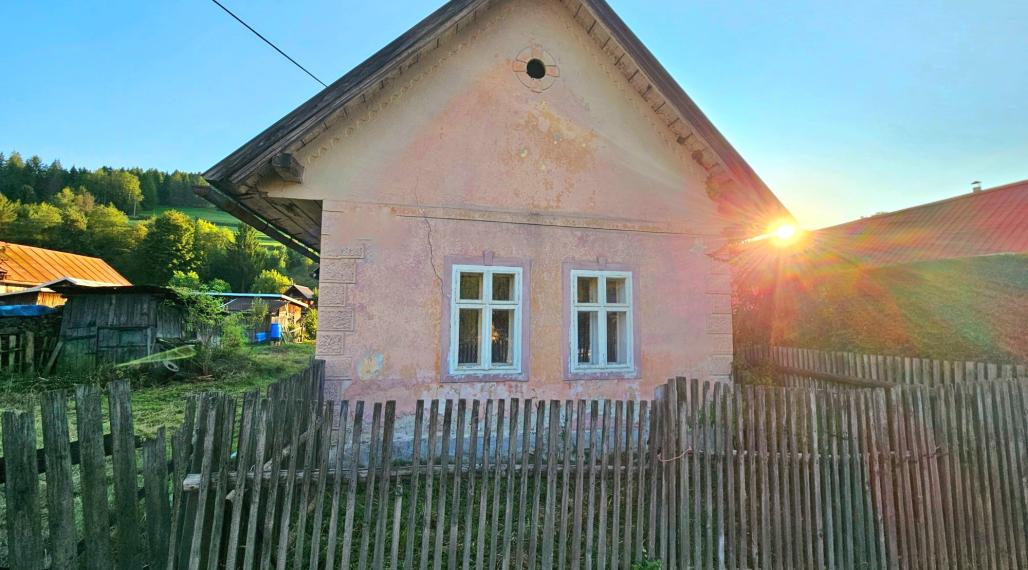 • PREDANÉ • : chalupa v povôdnom stave Čierny Balog pár minút k lyžiarskemu stredisku