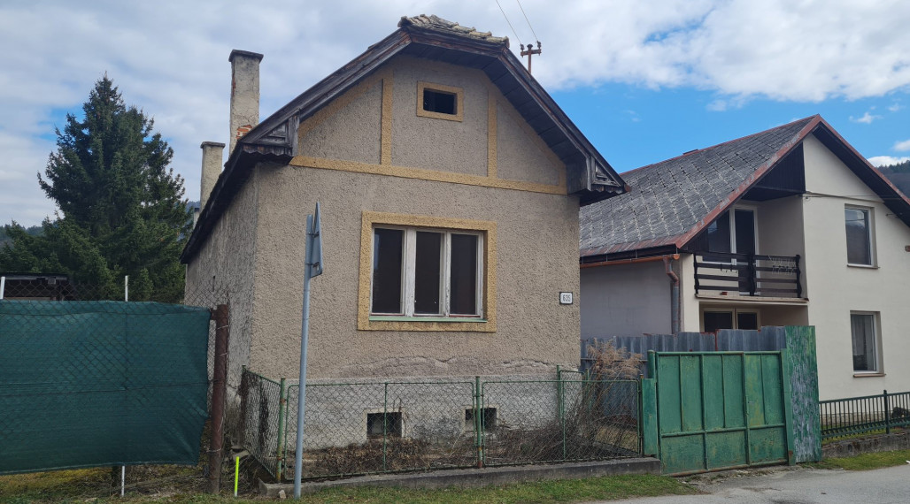 PREDAJ: dom v pôvodnom stave v obci Brusno s právopl.stavebným povolením 19min.od BB