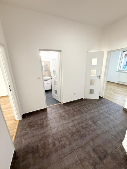 Predáme 3 izbový,priestranný a komplet zrekonštruovaný byt Brezno