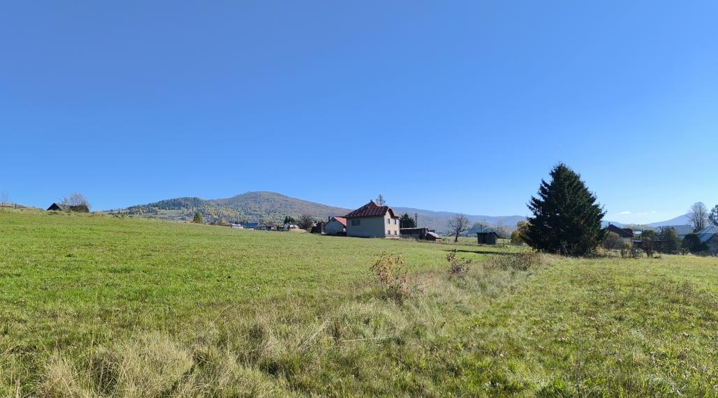 LUKRATÍVNE SLNEČNÉ POZEMKY S PRÍPOJKOU ELEKTRINY A VODY V NAJVYHĽADÁVANEJŠEJ LOKALITE BREZNO - ROHOZNÁ