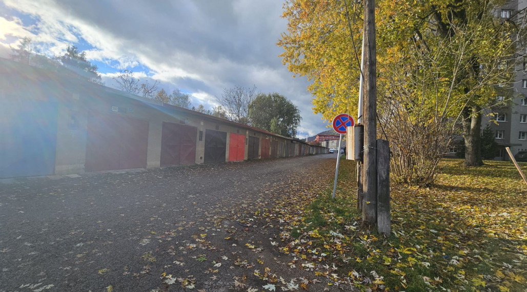 Ponúknite na predaj garáž v Brezne