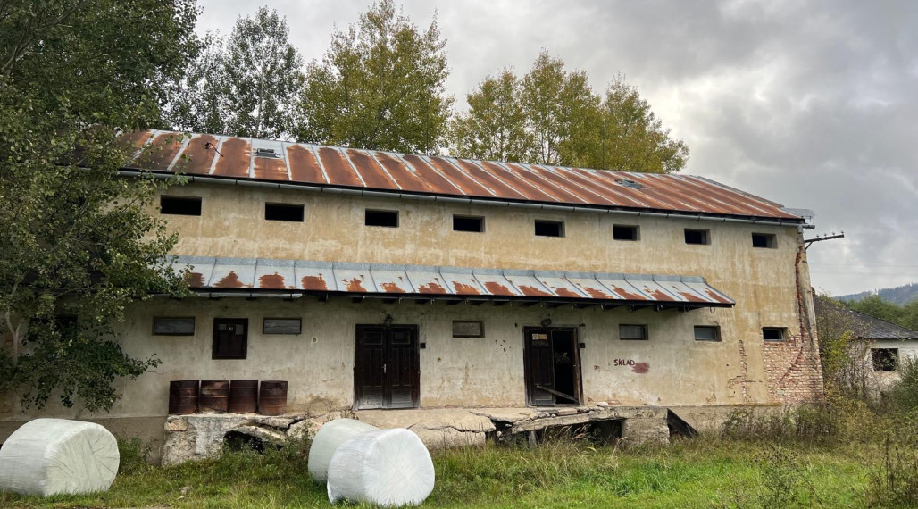Na predaj budova v obci Závadka nad Hronom na viacúčelové využitie