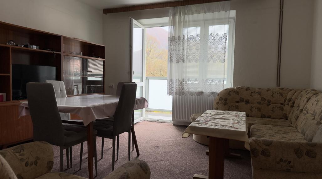 NA PREDAJ: 2i byt s balkónom v pôvodnom stave Valaská ul.TDH