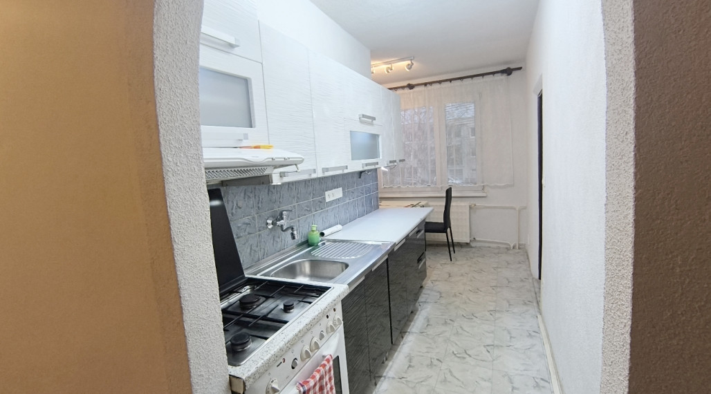 PRENÁJOM: 2 IZBOVÝ BYT ZÁVADKA NAD HRONOM 3.POSCHODIE ZARIADENÝ - JEDNA, MAX. 2 OSOBY