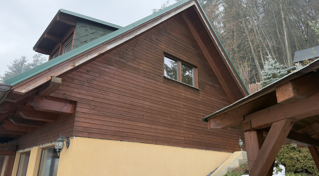 ---NA PREDAJ-- romantická chata Valaská okres Brezno