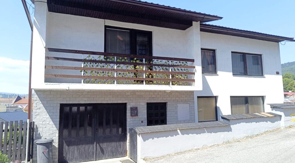 RD S KRÁSNYM POZEMKOM /237M2/ GARÁŽ,KRB,NOVÁ STRECHA PRI CENTRE MESTA BREZNO NAPRIEK TOMU V KĽUDNEJ LOKALITE