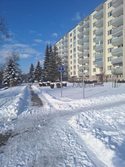 Na predaj ponúkame parádny,priestranný,pekný 3 izbový rekonštruovaný byt v Brezne,veľký balkón,74m2,ihneď volný